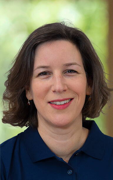 bettina_hoch.jpg bettina_hoch.jpg